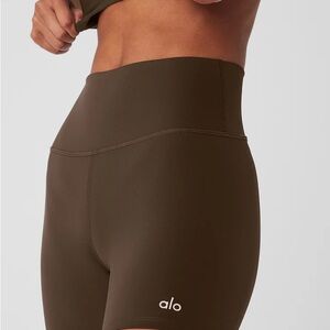 NWT ALO Yoga 5” Airlift Energy Short/ S/Core Espresso